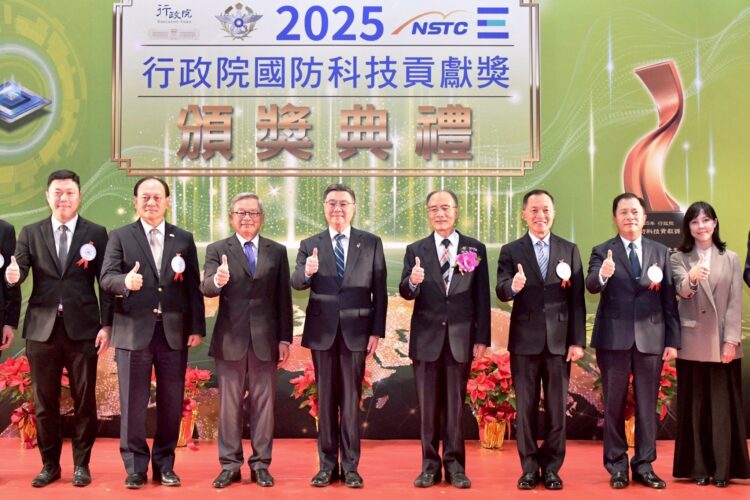 行政院長卓榮泰頒發行政院國防科技貢獻獎 再籲儘速通過國防特別條例、強化國防自主安全
