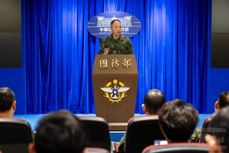 超越1996年臺海危機警戒距離 中共火箭彈落點逼近24海浬線 國防部回應史上最接近實彈射擊