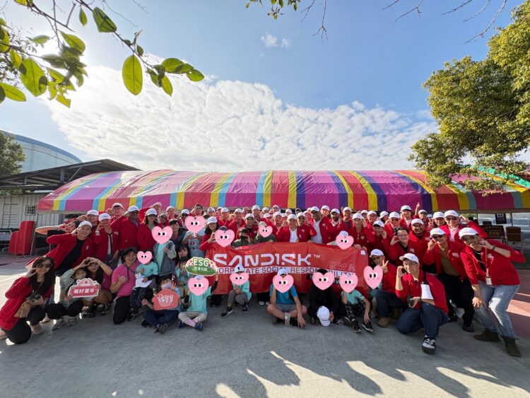 Sandisk 攜手「等家寶寶社會福利協會」舉辦公益採收活動 以行動傳遞弱勢兒童關懷 Sandisk 攜手「等家寶寶社會福利協會」舉辦公益採收活動 以行動傳遞弱勢兒童關懷