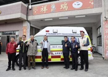 鑫興鋁業捐贈高規格救護車助力臺南救護升級 臺南市長黃偉哲感謝企業共築有愛城市 鑫興鋁業捐贈高規格救護車助力臺南救護升級 臺南市長黃偉哲感謝企業共築有愛城市