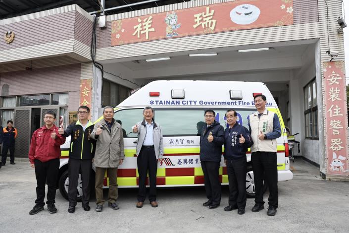 鑫興鋁業捐贈高規格救護車助力臺南救護升級 臺南市長黃偉哲感謝企業共築有愛城市 鑫興鋁業捐贈高規格救護車助力臺南救護升級 臺南市長黃偉哲感謝企業共築有愛城市