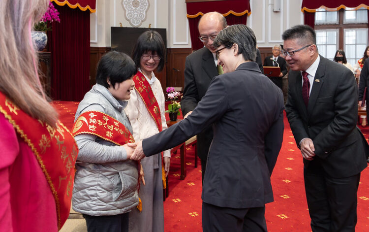 蕭美琴副總統接見第28屆大愛獎得主政府將以長照3.0深化身心障礙與照顧者支持