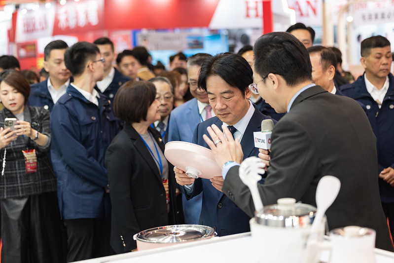 賴清德總統出席2026電器年終展 肯定產業在災後重建中的貢獻，推動節能與淨零轉型政策