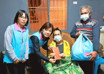 【慶豐高先生罹癌末期經濟困頓 游淑貞夜送急難救助關懷到家】