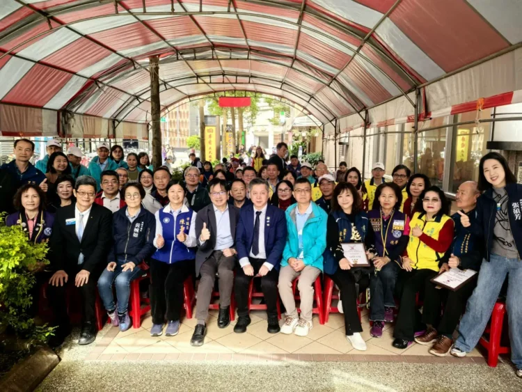 普賢物資銀行擴大關懷 捐助15校720名弱勢學子