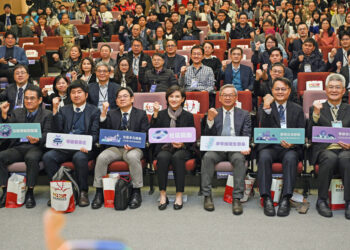 行政院副院長鄭麗君出席淨零沙盒實驗成果交流會，推動社區驅動淨零轉型並實現臺灣模式