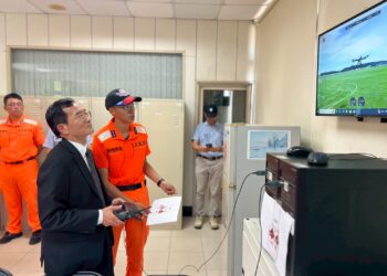 海巡署首長張忠龍署長、許靜芝副署長成功取得無人機證照 以身作則貫徹人人皆飛手政策