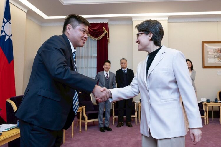 蕭美琴副總統接見第64屆十大傑出青年選拔委員會幹部 肯定青商會為培育青年領袖扮演關鍵角色