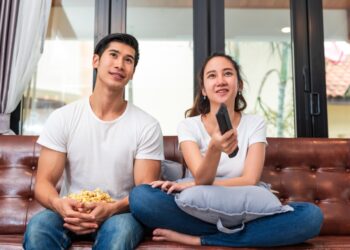 戀愛實境節目觀影引發情侶大戰！是女漢子還是漢子茶？網意外歪樓：這粉底液好專業