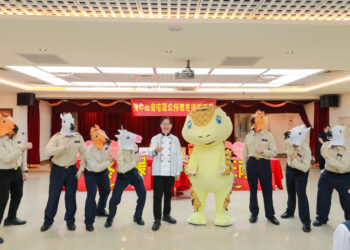 南屯寒冬送暖 公所串聯宮廟里長接力傳愛 年菜物資直送弱勢家戶