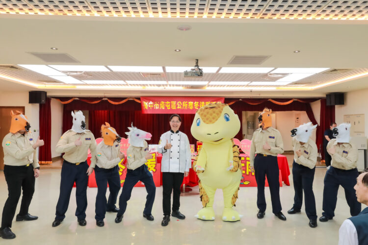 南屯寒冬送暖 公所串聯宮廟里長接力傳愛 年菜物資直送弱勢家戶