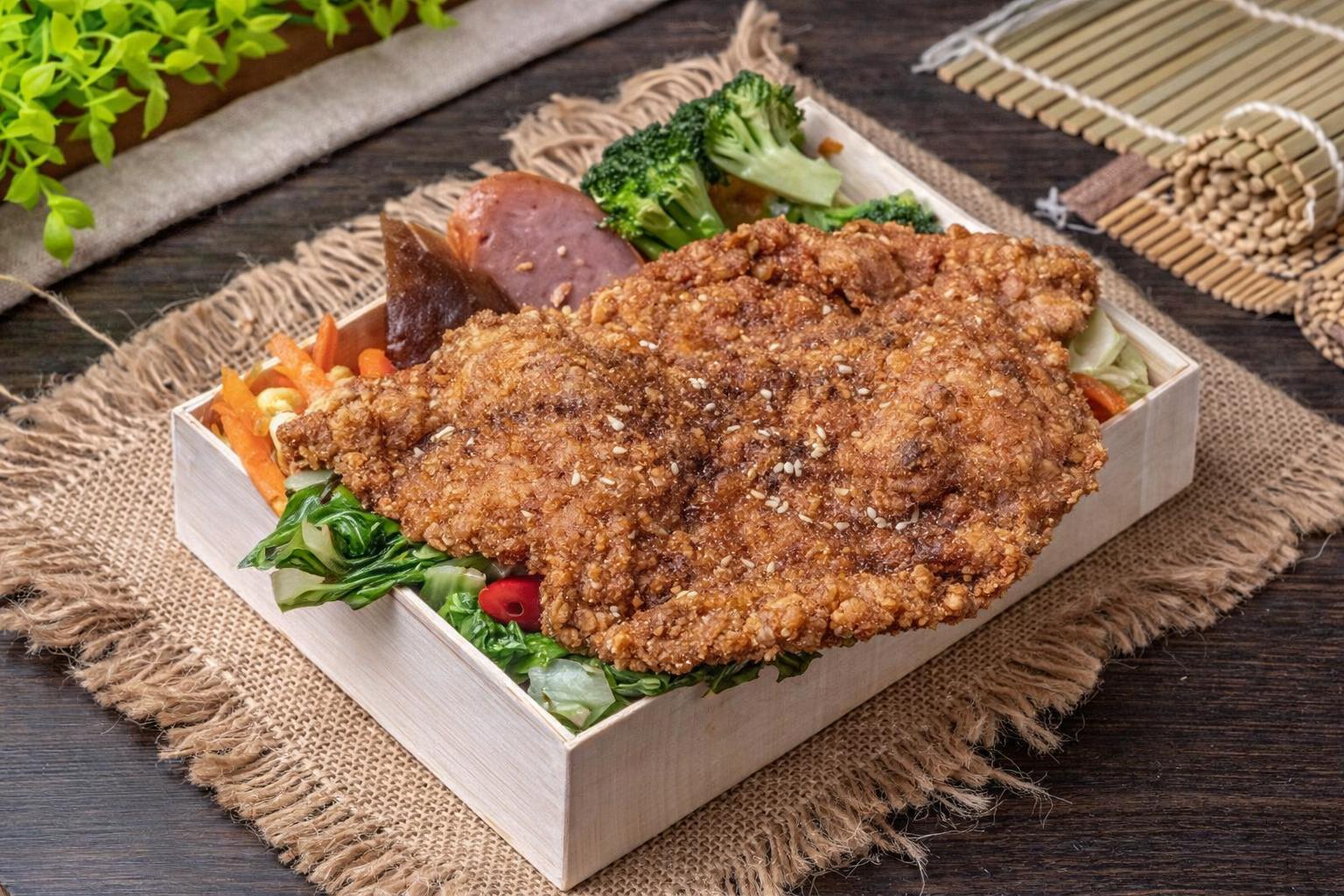 板橋人氣雞腿便當 每日現做配菜搭配招牌雞腿 雙重用心吃得到