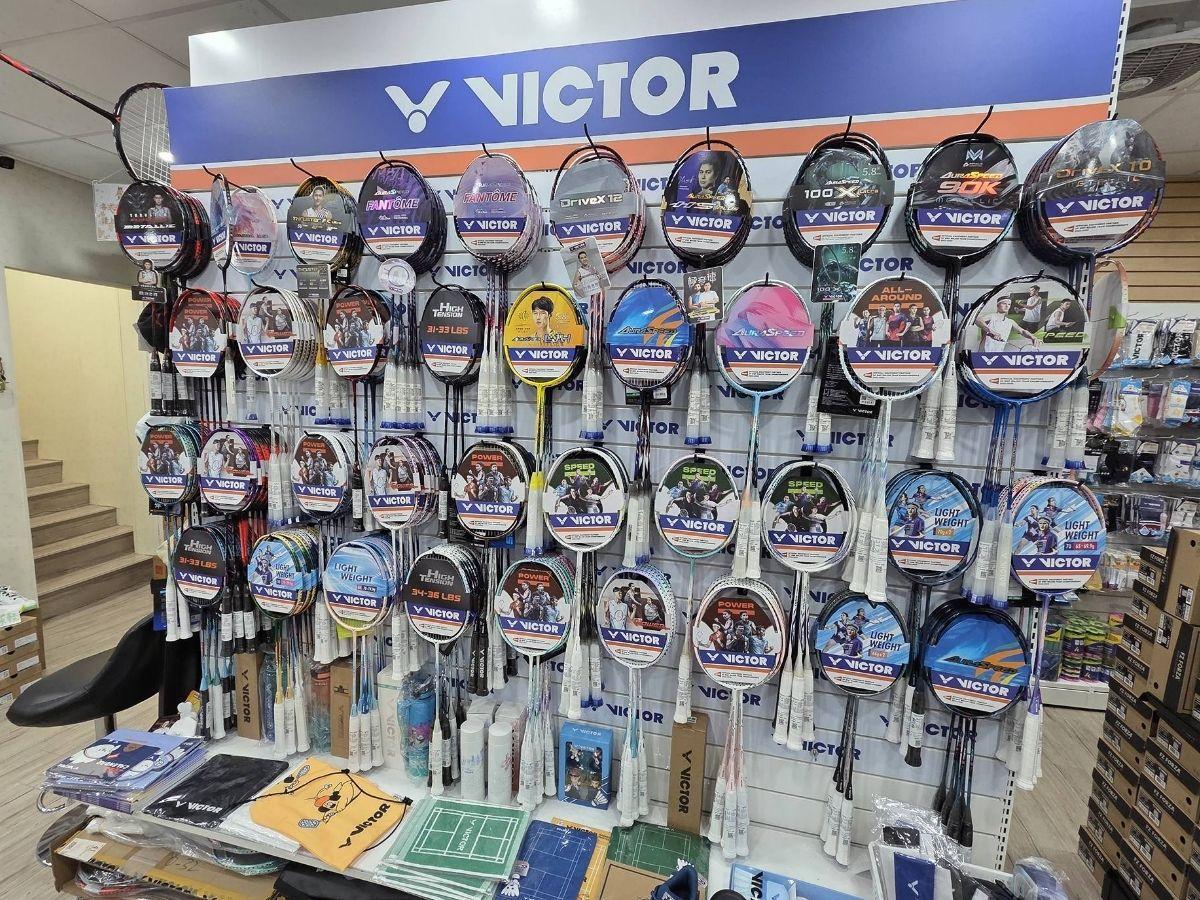 台中買羽球拍去哪？在地深耕38年專賣店 穿線、球鞋一次滿足
