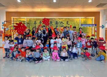 報名就送精油 天明製藥觀光藥廠 艾草槌DIY 走春好玩又拿好禮