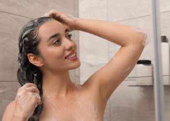 為什麼自己洗頭撐不過2天?掌握6個沙龍級細節 讓妳在家洗出蓬鬆仙氣 為什麼自己洗頭撐不過2天?掌握6個沙龍級細節 讓妳在家洗出蓬鬆仙氣