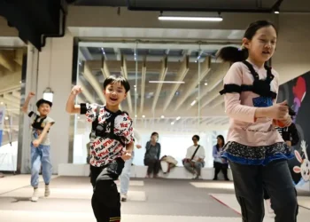 全台首座兒童AI沉浸場域亮相 半山815夢工廠試營運吸引親子詢問