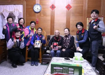 春節將至 縣長徐榛蔚暖心探訪 關懷退休人瑞