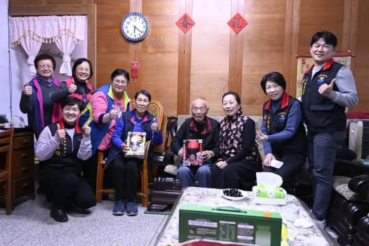 春節將至 縣長徐榛蔚暖心探訪 關懷退休人瑞