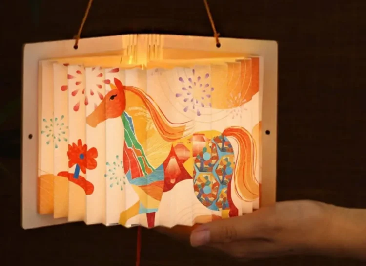 花蓮燈會「翻閱奇蹟」提燈曝光 邀民眾翻閱屬於自己的奇蹟