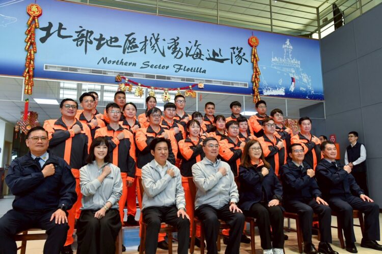 挺海巡護臺灣 行政院長卓榮泰新春首日親赴第一線慰勉海巡同仁 承諾持續提升裝備資源與勤務環境 挺海巡護臺灣 行政院長卓榮泰新春首日親赴第一線慰勉海巡同仁 承諾持續提升裝備資源與勤務環境