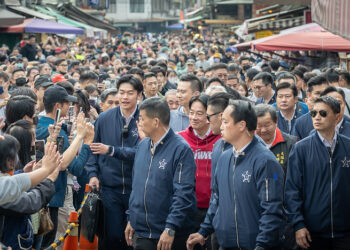 賴清德總統走春桃竹苗廟宇發放福袋 強調以經濟厚植國防安全、擴大社福照顧