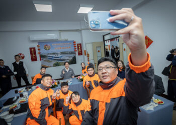 賴清德總統於春節小年夜慰勉海巡署布袋漁港安檢所同仁 肯定海巡第一線辛勞付出、共同守護國家安全