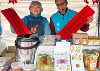 拜早年發春聯 杜文中：愛家守護，Yes I Do！