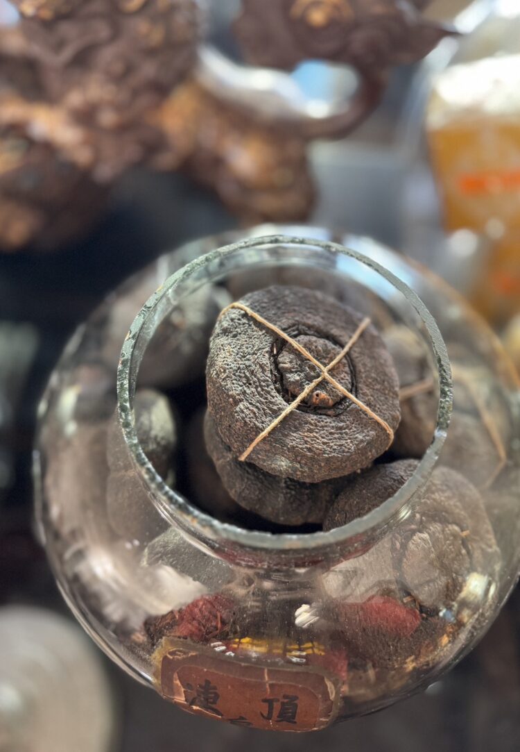 高職生寒假幫阿嬤賣老茶 網路兜售竟進帳6位數