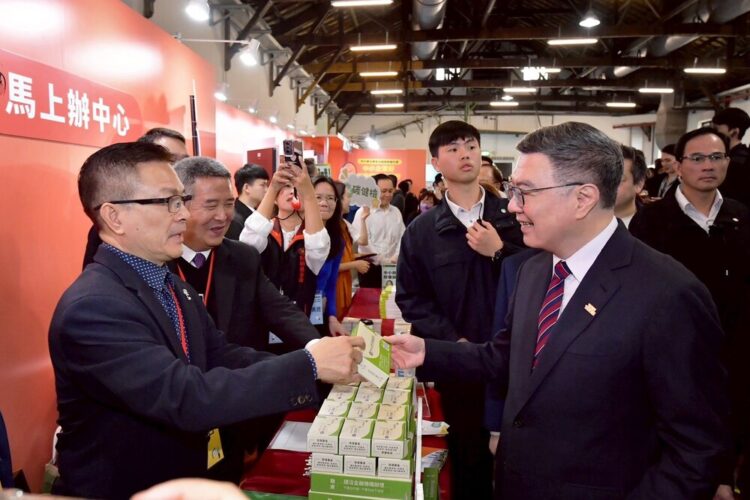 行政院長卓榮泰出席中小微企業多元振興發展計畫成果發表會開幕 強調加大力道協助中小微企業升級轉型