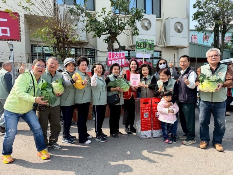 捐發票送高麗菜助農民過好年 林建南攜手民間團體三場公益活動圓滿完成