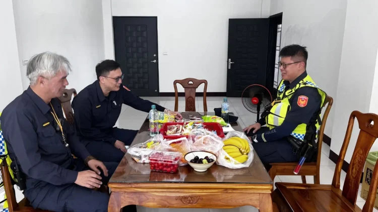 布袋警漁市場周邊設機動派出所 守護民眾安心過年