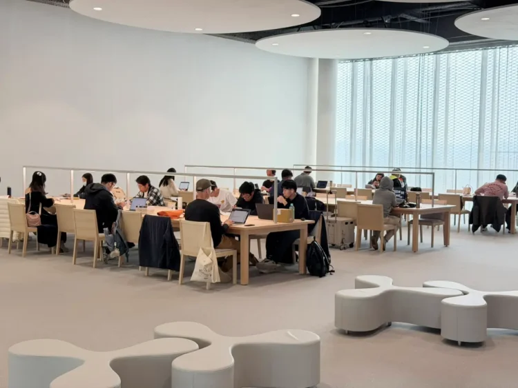 綠美圖成打卡亮點 中市圖十週年邀市民借書抽設計好禮