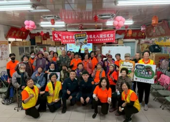 守護長輩行的安全 中警進福恩社區宣導春節交通疏導