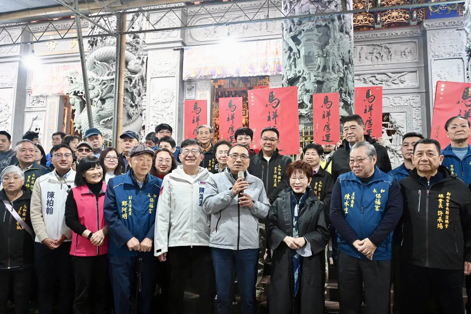 初四「接神日」侯友宜赴土城、中永和參拜 祈願市民豐衣足食