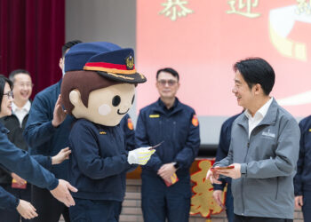 賴清德總統春節親赴臺北市中正分局慰勉警察同仁 感謝全年無休堅守崗位守護人民安居樂業