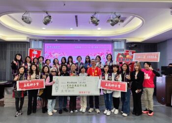 嘉鳳獅子會化身一日情人 情人節攜手華山陪伴孤老不孤單