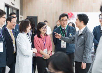 賴清德總統視察假日輕急症中心 肯定醫界與政府協力合作 全面強化春節醫療量能 確保民眾獲得妥善醫療照護