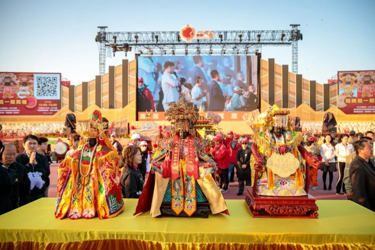 嘉縣三大宮媽祖同框燈會 民眾主燈區許願上傳祈福