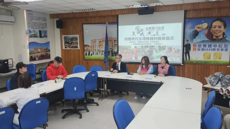 告別「黃滋滋」古董劍服 臺東體中現代五項隊獲贈國際認證裝備 劍指國際舞台
