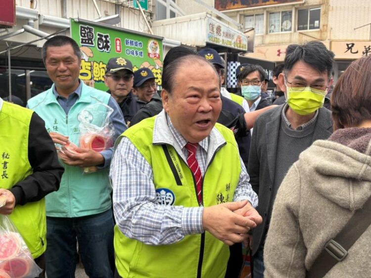澎湖縣長陳光復春節活動失足受傷 「關鍵13分鐘」搶救恢復心跳 轉送高雄榮總手術仍在危險期 澎湖縣長陳光復春節活動失足受傷 「關鍵13分鐘」搶救恢復心跳 轉送高雄榮總手術仍在危險期