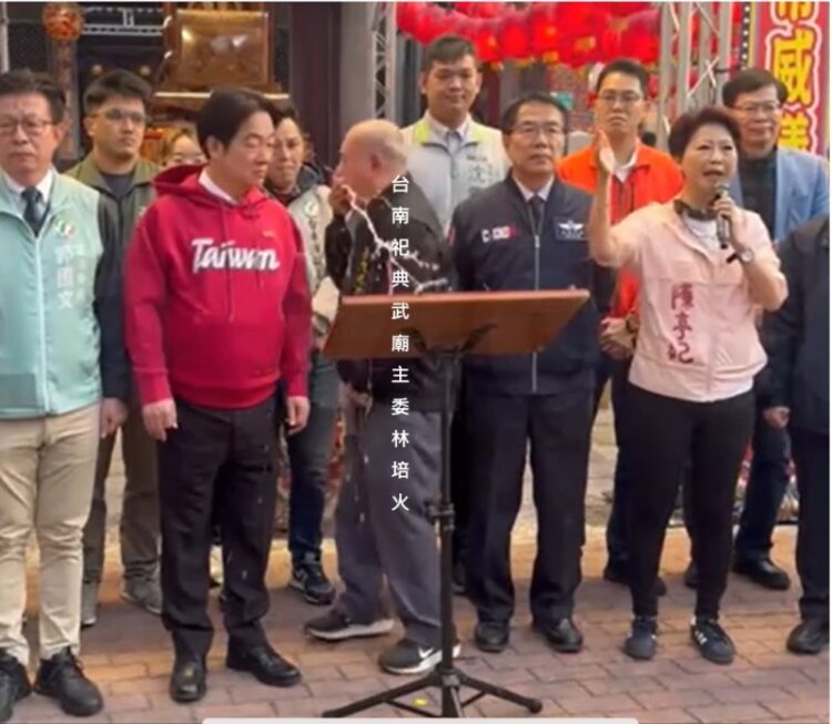 賴清德大年初二走春台南祀典武廟發福袋 武廟主委疑受諾羅影響突嘔吐、活動一度中斷
