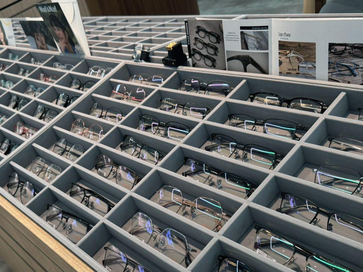 蘆竹眼鏡行專業驗光＋防藍光護眼鏡片完整服務