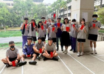 光華國中元宵節「跨域燈謎牆」很燒腦，學生腦力全開破解過關搶紅包