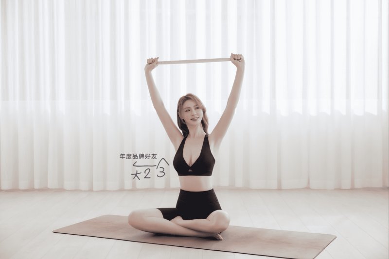 EASY SHOP 品牌好友短今傾心演繹 2026 春夏浪漫動感能量 「戀戀花開」綻放童話美胸