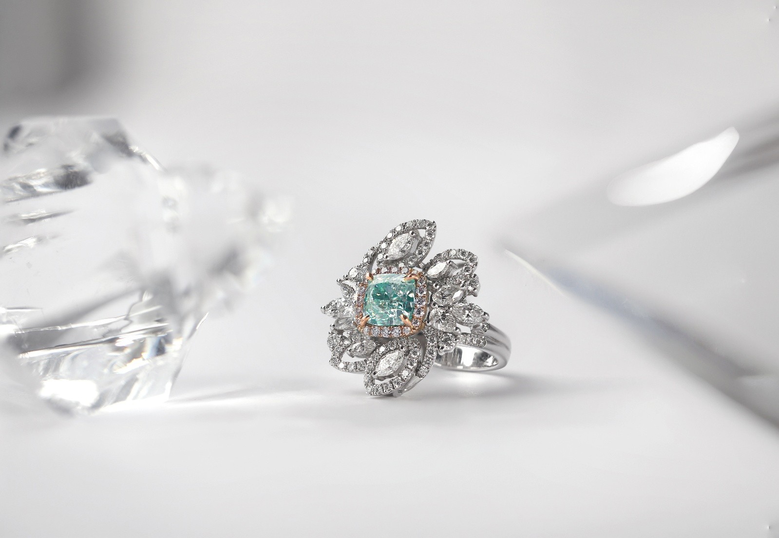 亞帝芬奇 繽紛永恆 彩鑽與高端珠寶極致呈現