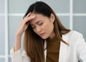 剛開工就被問你累了嗎 醫師:不分年齡 改善疲態臉從這裡下手