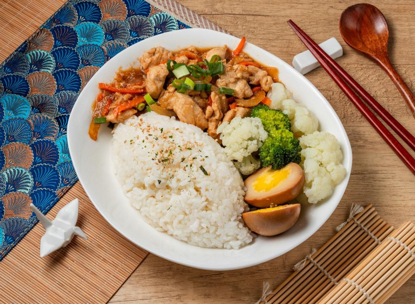 基隆好吃炒麵推薦 韓式醬香融合鮮美海味 好來客小盛一碗炒出人情味