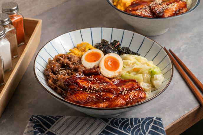 太平區人氣丼飯推薦 主餐搭配溏心蛋與配菜 平價也能吃得講究