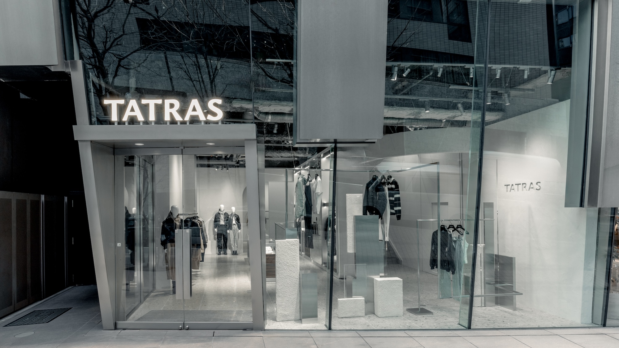 松坂桃李登場 TATRAS 2026春夏系列不只有羽絨衣 造型機能裝詮釋都市美學 松坂桃李登場 TATRAS 2026春夏系列不只有羽絨衣 造型機能裝詮釋都市美學