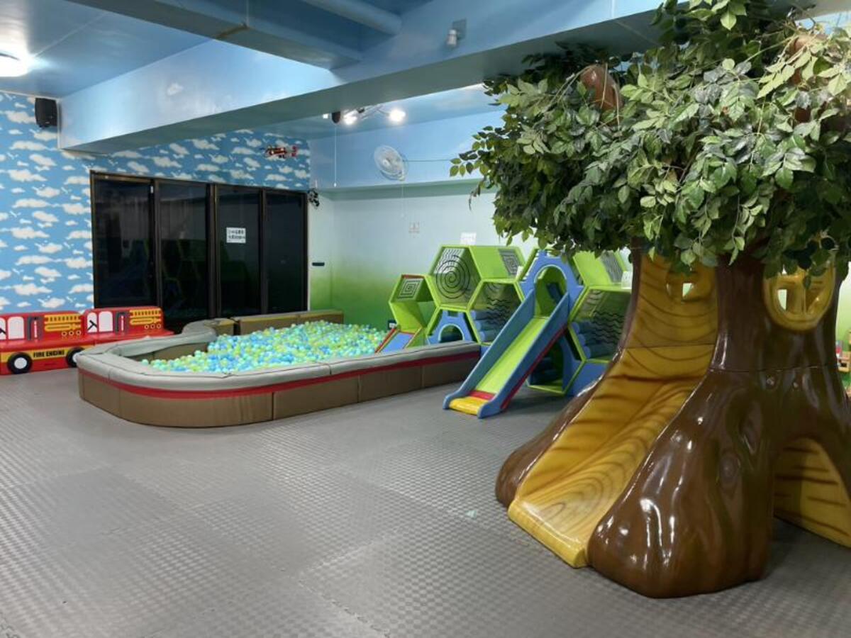 蘆洲親子餐廳 二樓獨立遊戲區＋專業陪玩 放心享用手作輕食